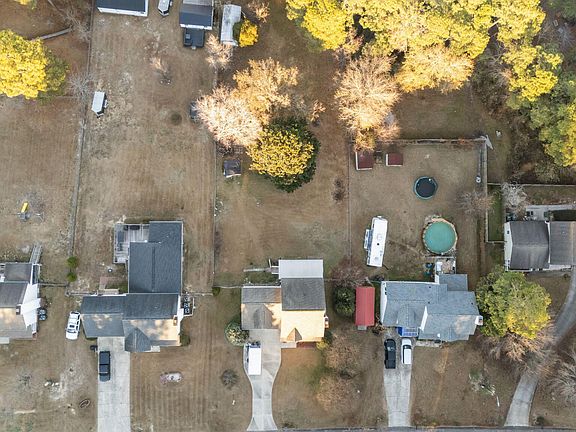 5th image of 146 Yorkshire Dr