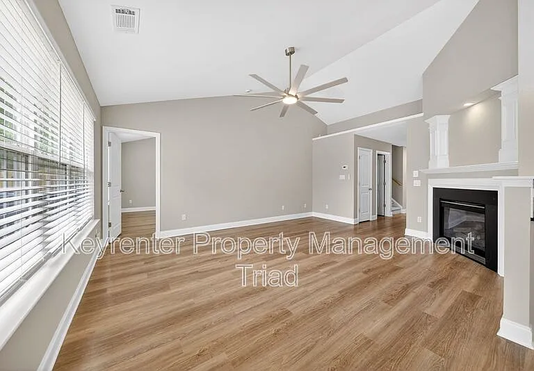 1153 Hawick Dr — Photo 30