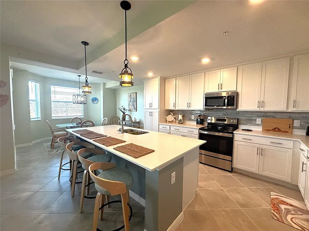 2 bed, 2.0 bath, 1154 sqft, $6,000 — Photo 3