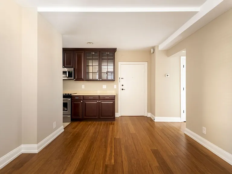 222 Rittenhouse — Photo 8