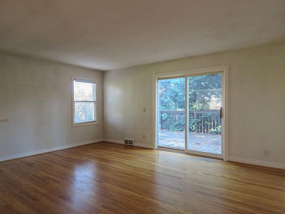 3rd image of 21040 Willamette Dr