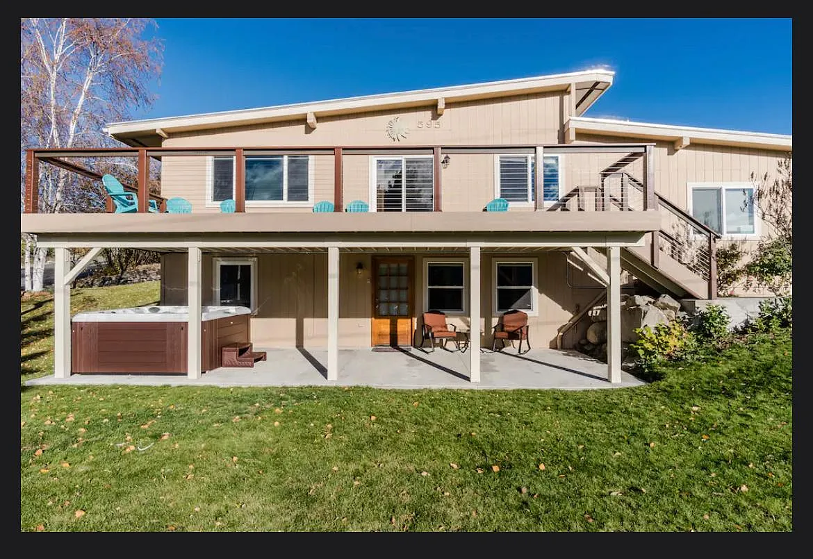 595 Green Ave — Photo 1