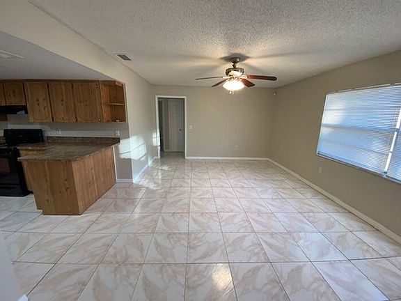 5th image of 2370 Locke Ave