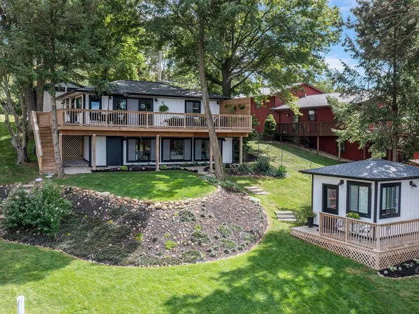 67696 Thunderbird Dr, Sturgis, MI 49091