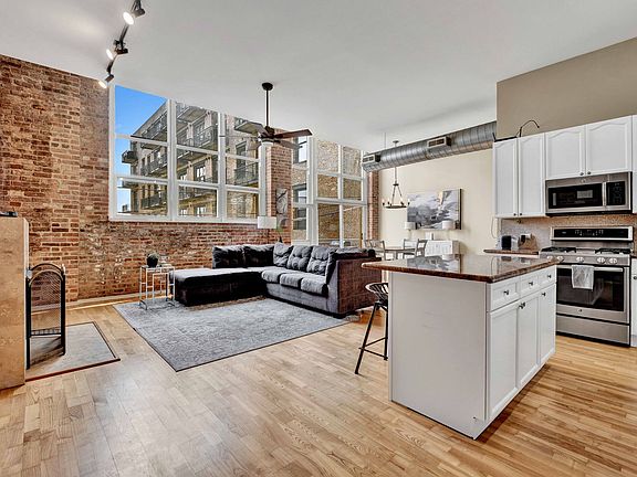3rd image of 1631 S Michigan Ave APT 310