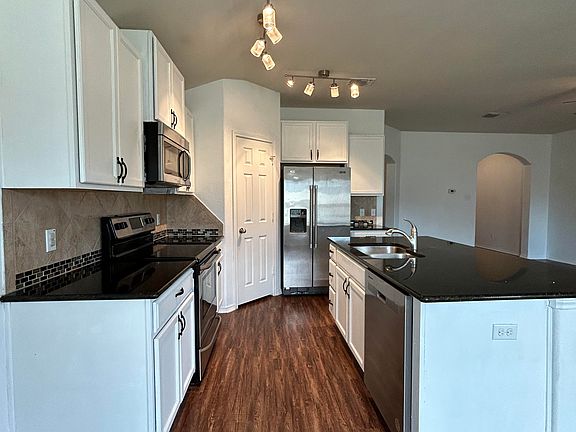 5th image of 2813 Gilchrist Dr