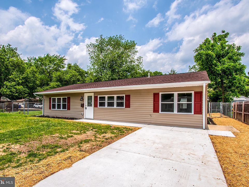 1st image of 74 Chaucer Dr