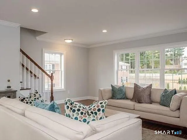 4 bed, 3.5 bath, 1900 sqft, $4,350 — Photo 4