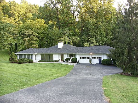 2nd image of 3301 Timberlake Dr