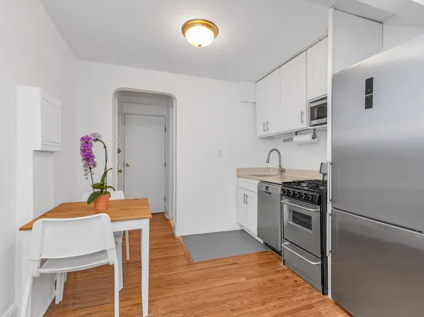 215 East 29th Street image 3 of 6