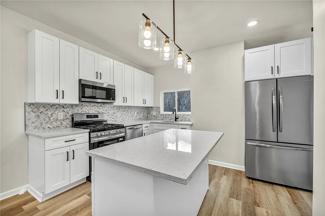 3 bed, 2.5 bath, $3,000 — Photo 2