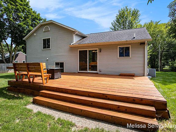 3rd image of 4825 Aylesworth St SE