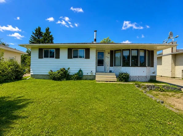 5746 9th Ave, Edson, AB T7E 1J3