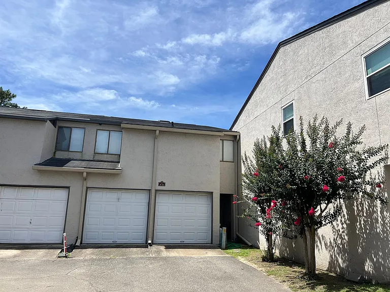 1327 Airport Dr #E11 — Photo 33