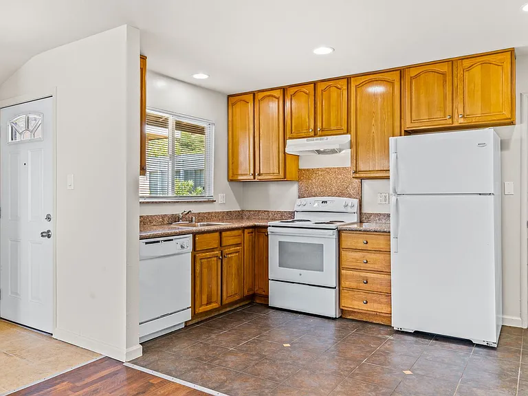 11818 Foothill Way #3 — Photo 7