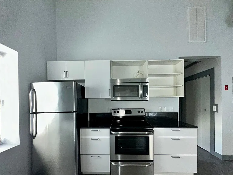 414 Crown St — Photo 2