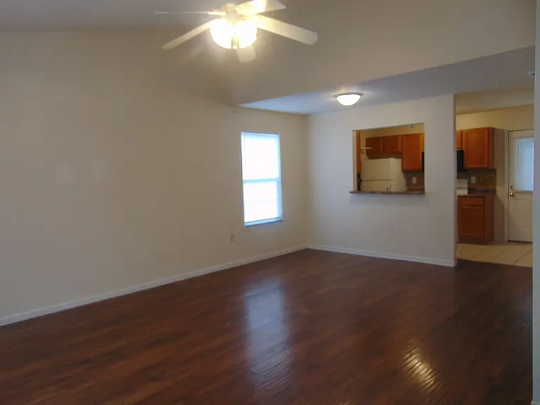 1709 N Lakewood Dr — Photo 2
