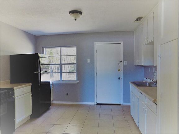 4th image of 2956 Fir Park Dr