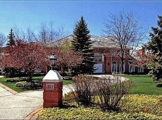 711 W Old Elm Rd, Lake Forest, IL 60045