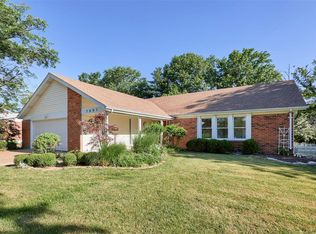 1601 Sunnyridge Rd, Ballwin, MO 63011