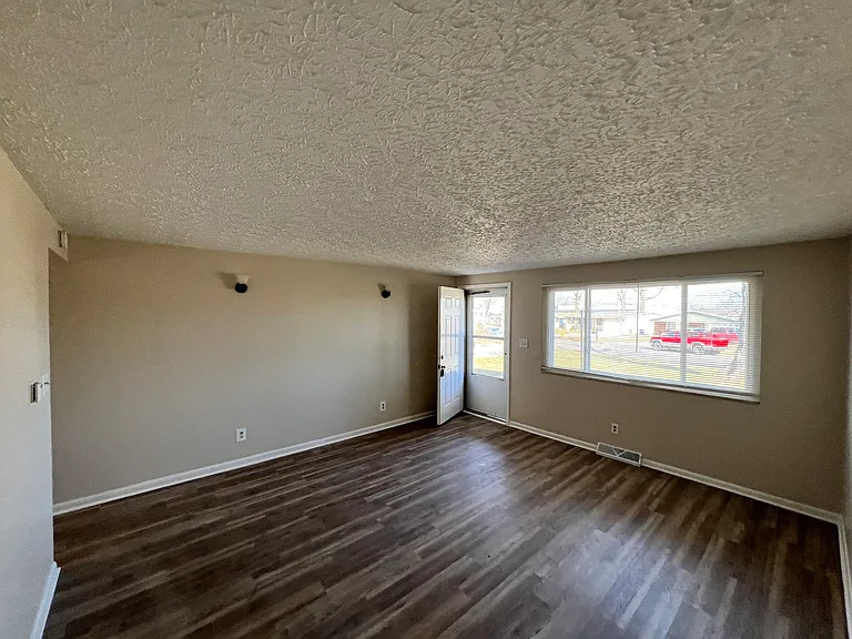 57 Oakwood Dr #4 — Photo 1