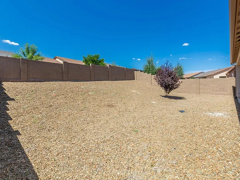 4511 N Dryden St — Photo 21