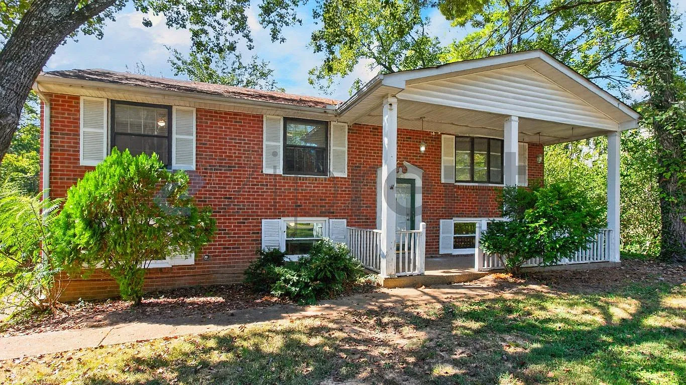5 bed, 4000 sqft, $3,750 — Photo 3