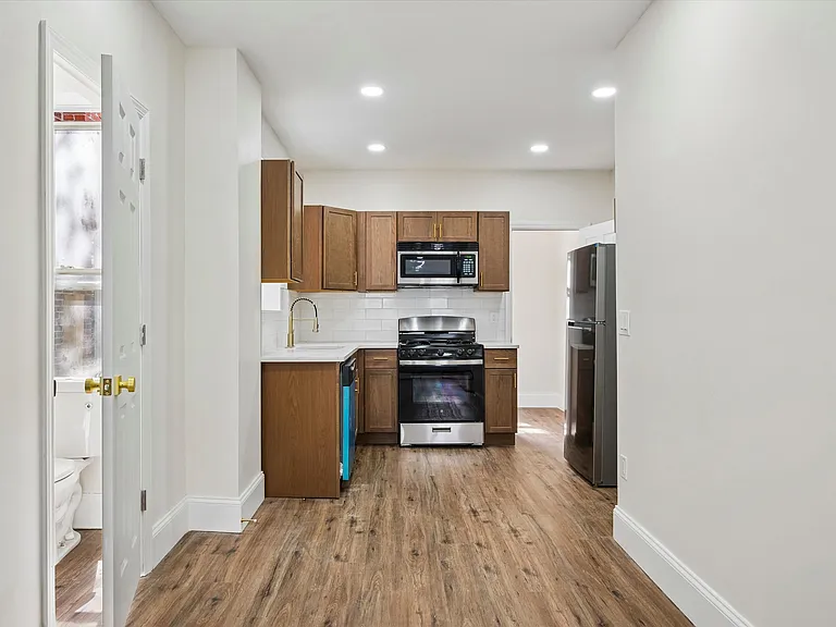 5618 Malcolm St — Photo 10