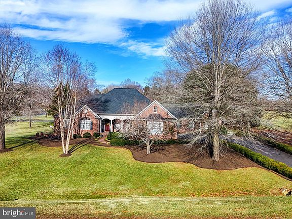 3rd image of 17505 Berkshire Dr