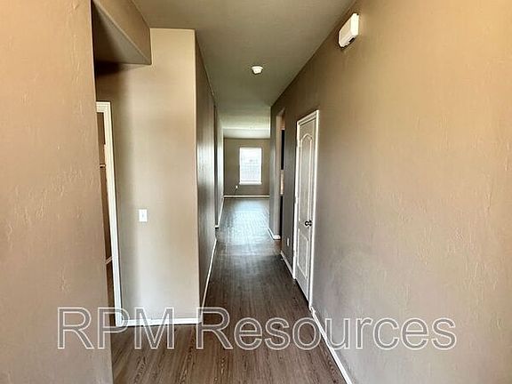 3rd image of 2705 Sugar Pine Dr