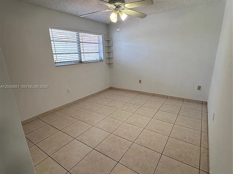 980 SW 10th St #980 — Photo 5