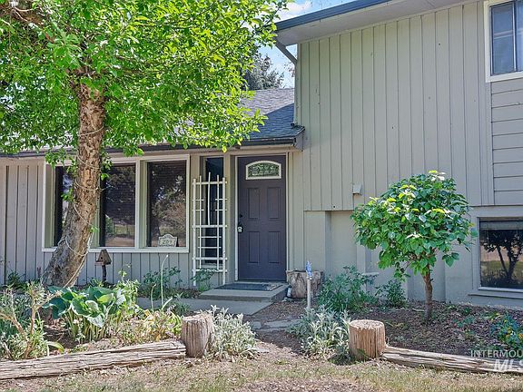 2nd image of 209 Ranch View Rd W