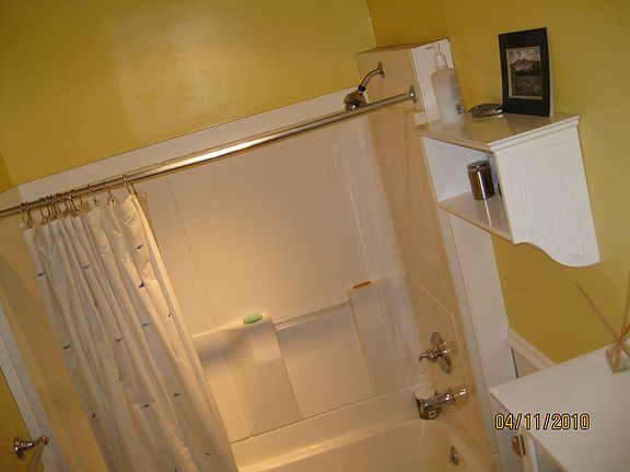 4th image of 1032 E Wood Ave