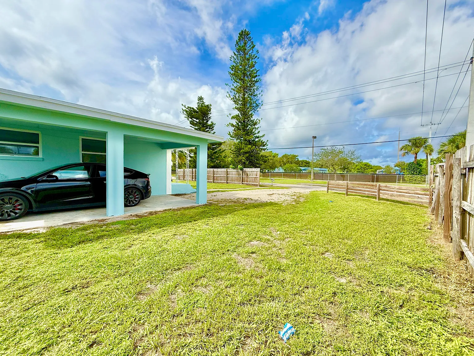 4 bed, 2.0 bath, 1571 sqft, $3,400 — Photo 3