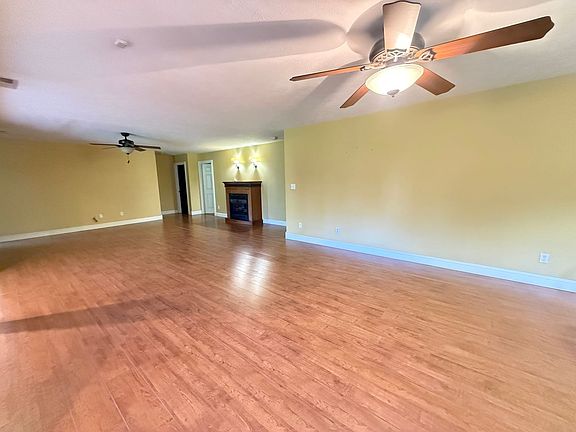 3rd image of 128 Sills Ln