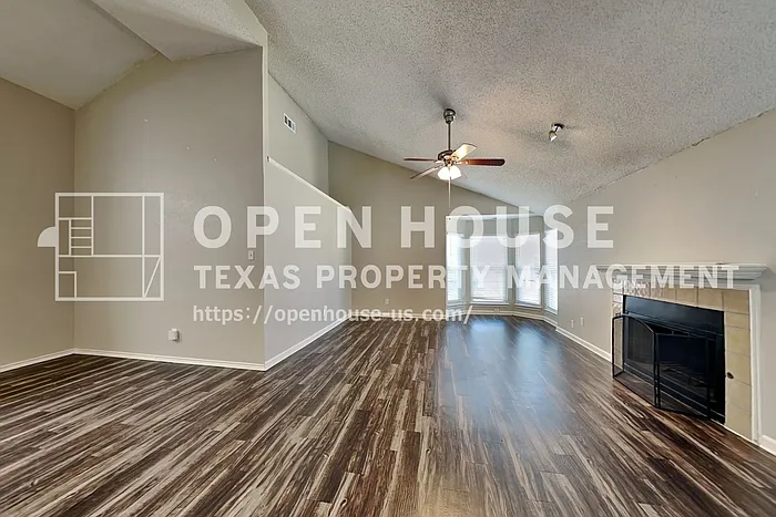 3 bed, 2.0 bath, 1477 sqft, $2,340 — Photo 4