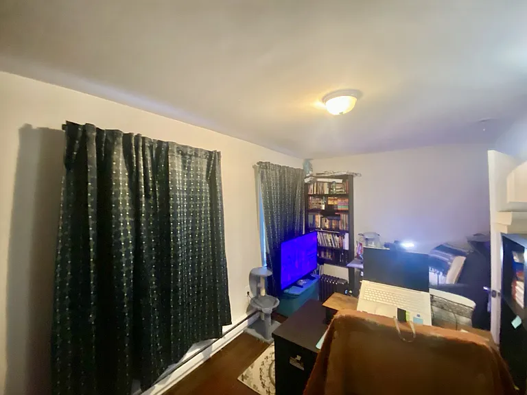 652 Elm St — Photo 16