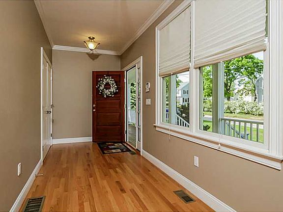 4th image of 91 Hood Ave