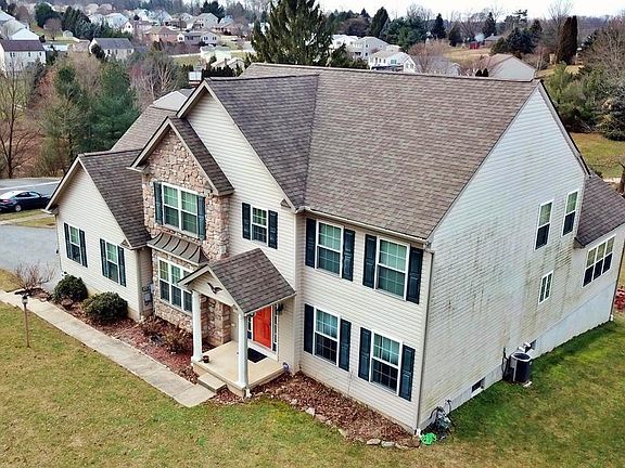 3rd image of 549 Crestwood Dr