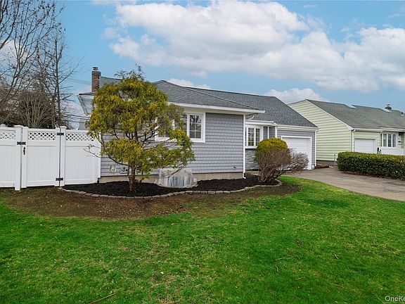 3rd image of 485 Farm Ranch Road W