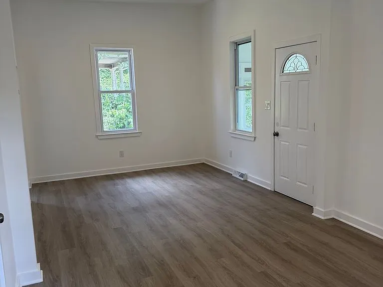 212 Abbey Ln — Photo 9