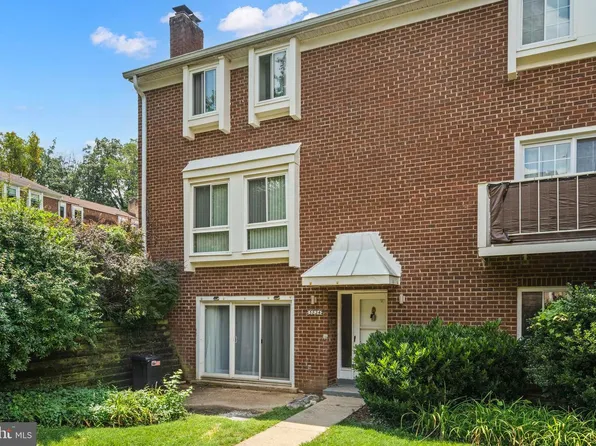 3824 Persimmon Cir, Fairfax, VA 22031