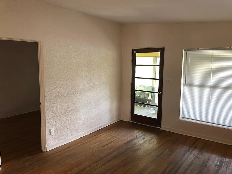 Living Room Towards Back Bedroom