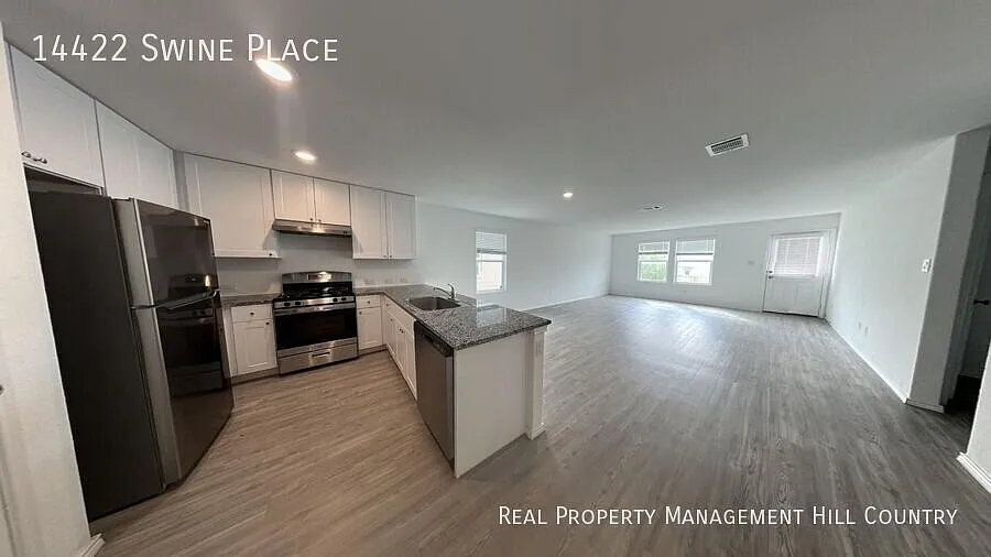 3 Bed 2 Bath Backed Up to a Greenbelt — Photo 3