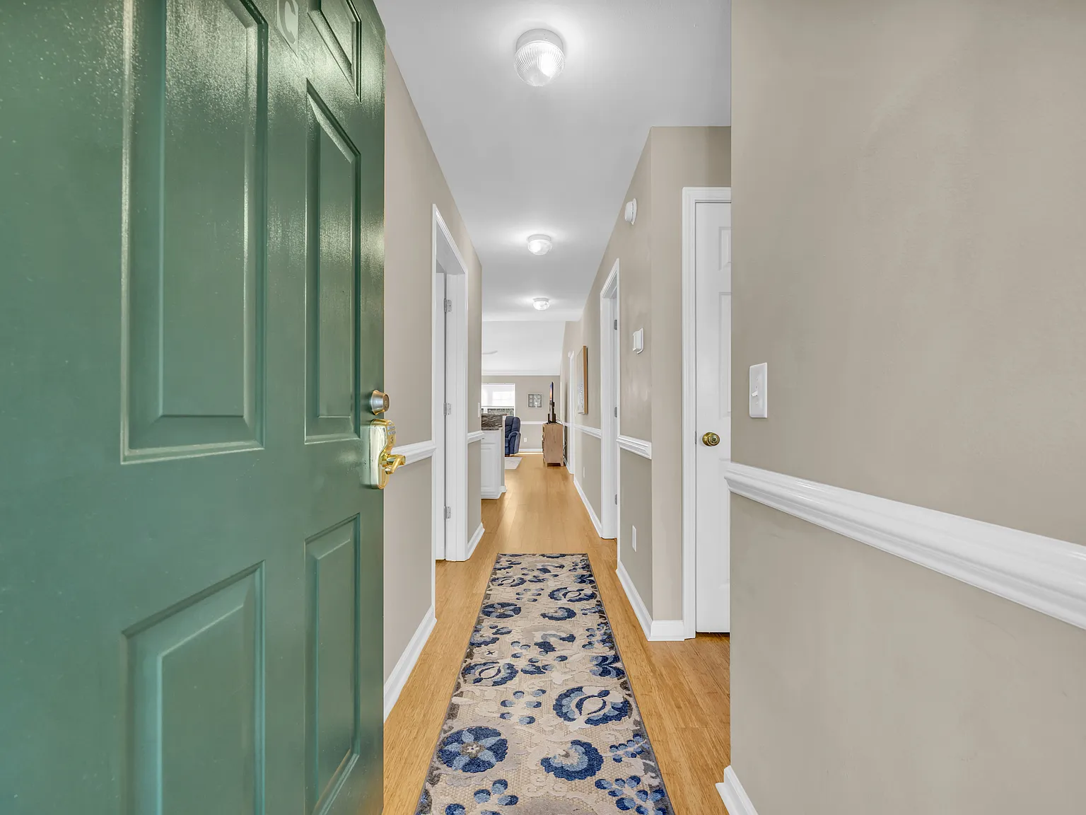 3 bed, 1350 sqft, $2,200 — Photo 4