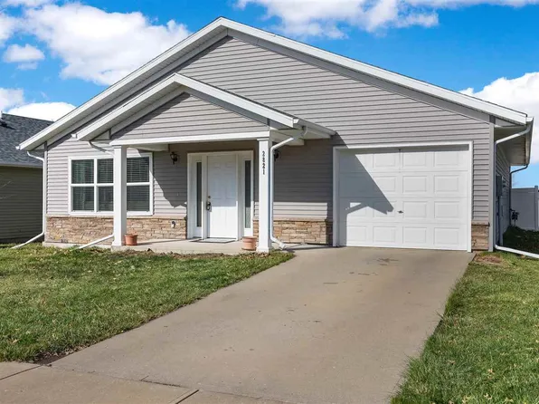 2821 Whispering Meadow Dr, Iowa City, IA 52240