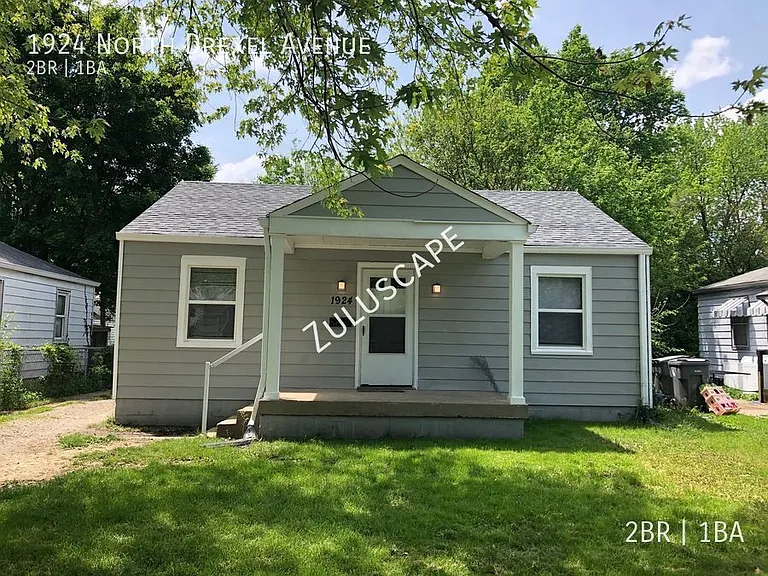 1924 N Drexel Ave — Photo 1