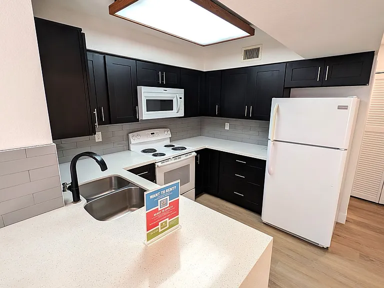 602 N May St #67 — Photo 13