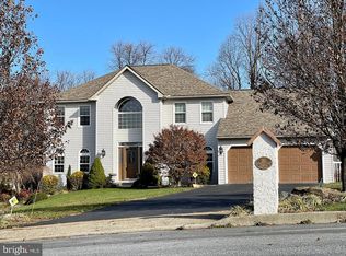 75 Overlook Dr, Reading, PA 19606