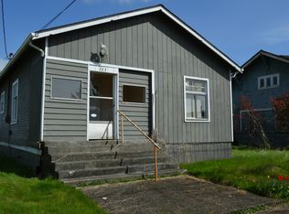 323 13th St, Raymond, WA 98577